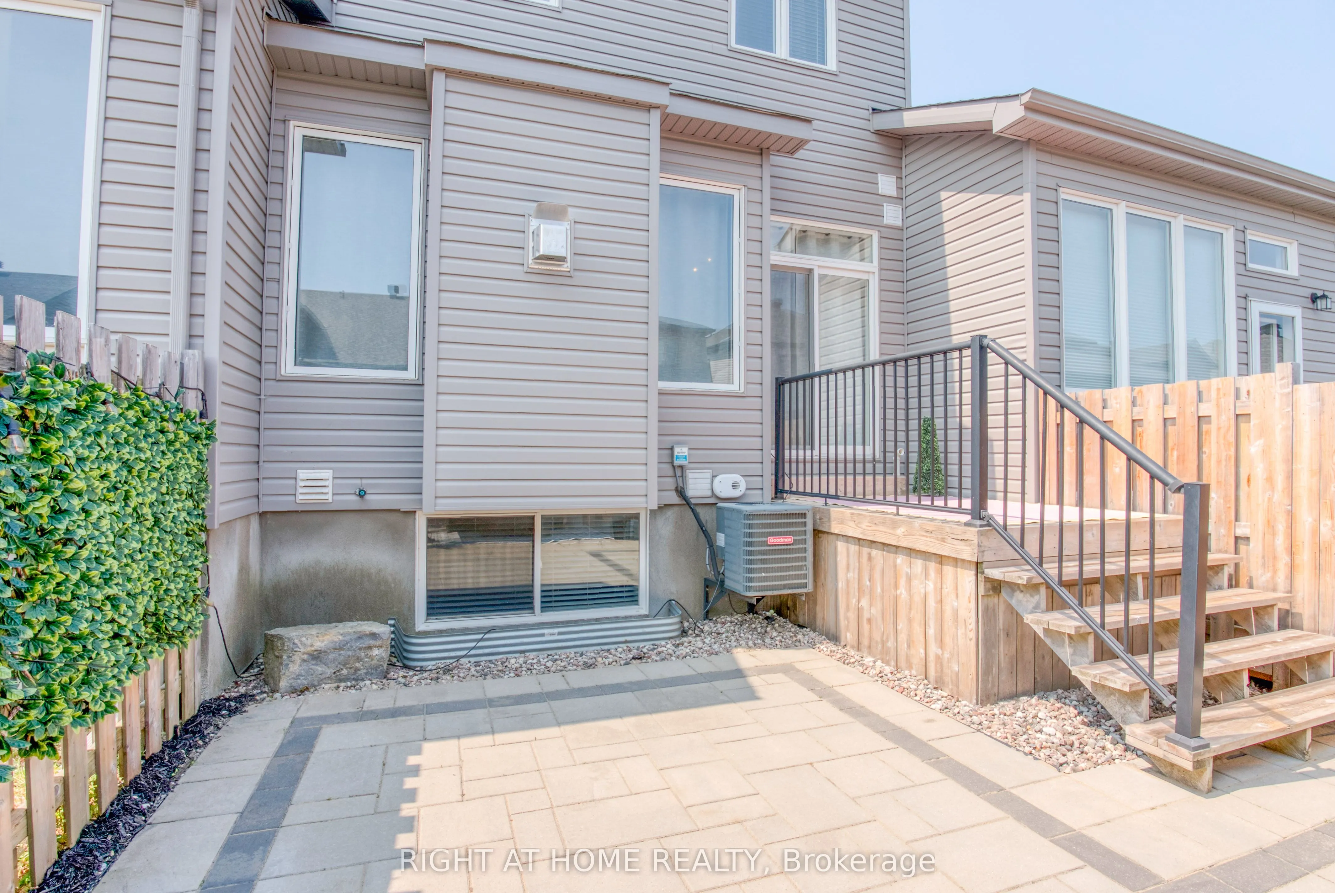 1148 Beckett Crescent
