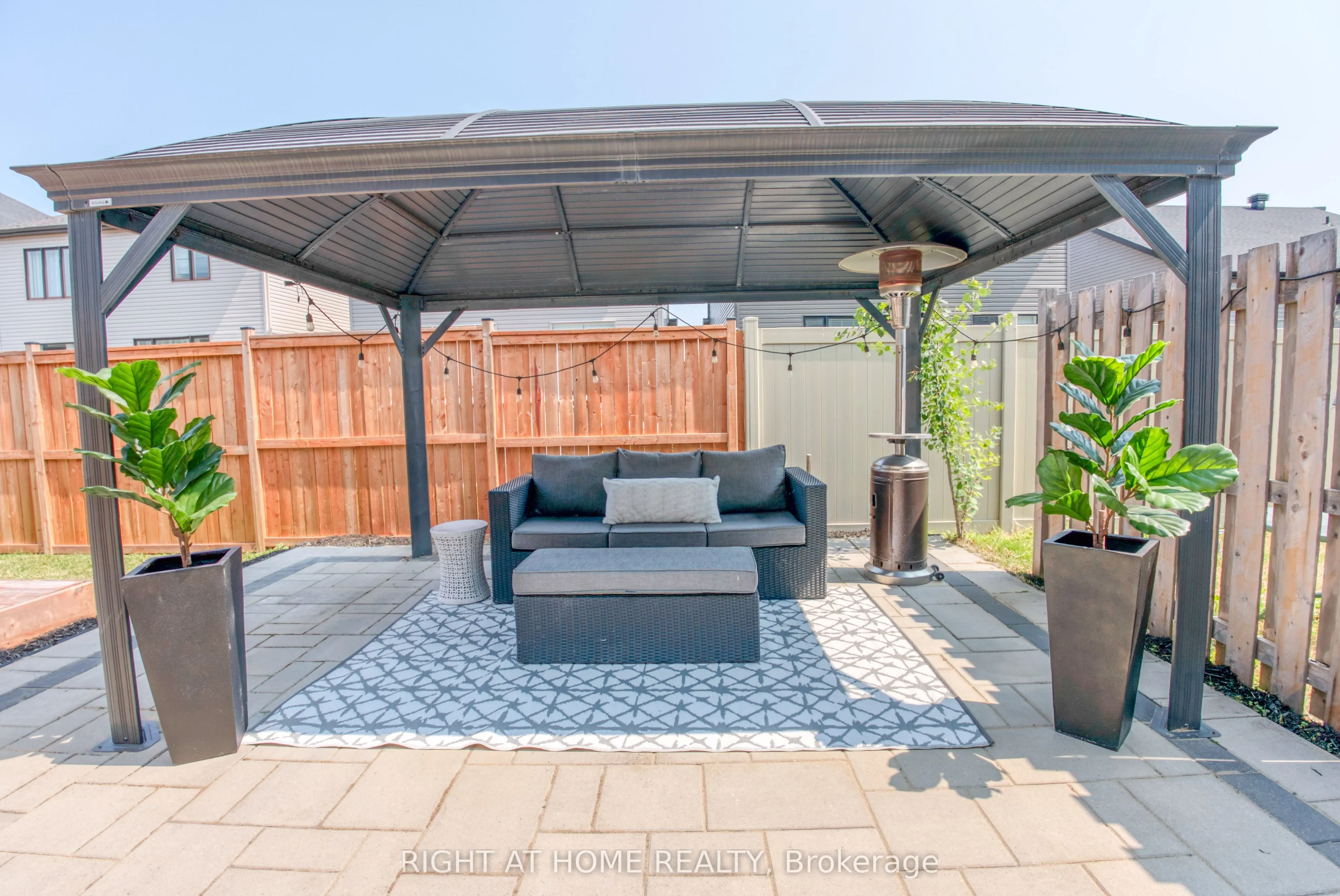 1148 Beckett Crescent