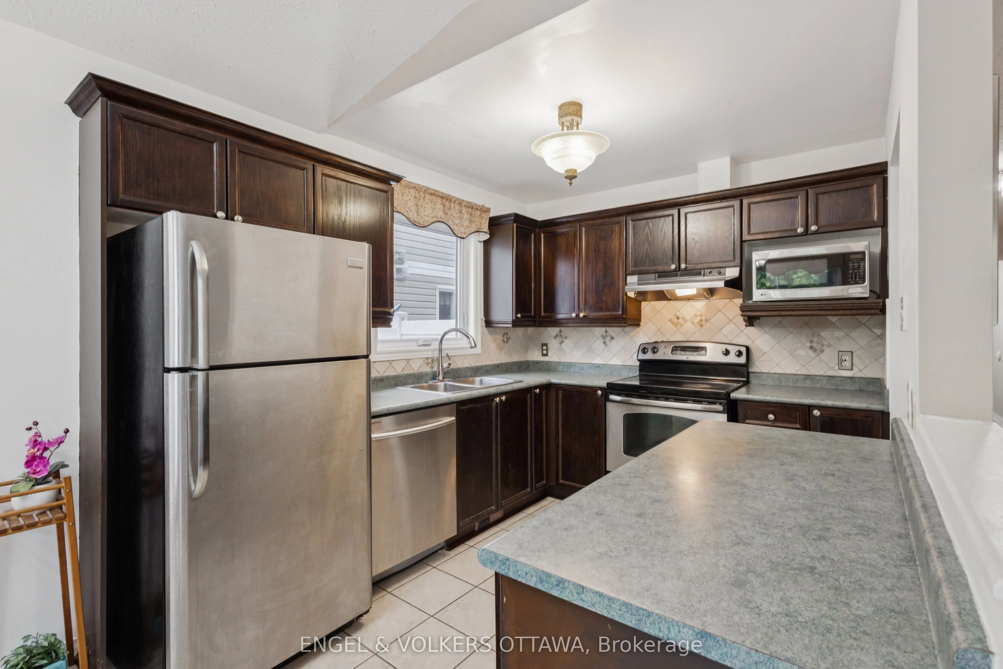 2213 Noblewood Way