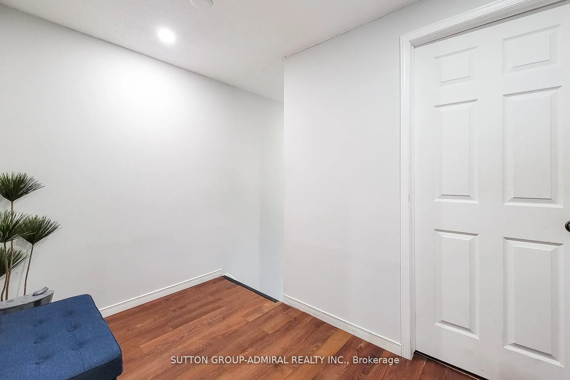 2 Royalwood Court, #52
