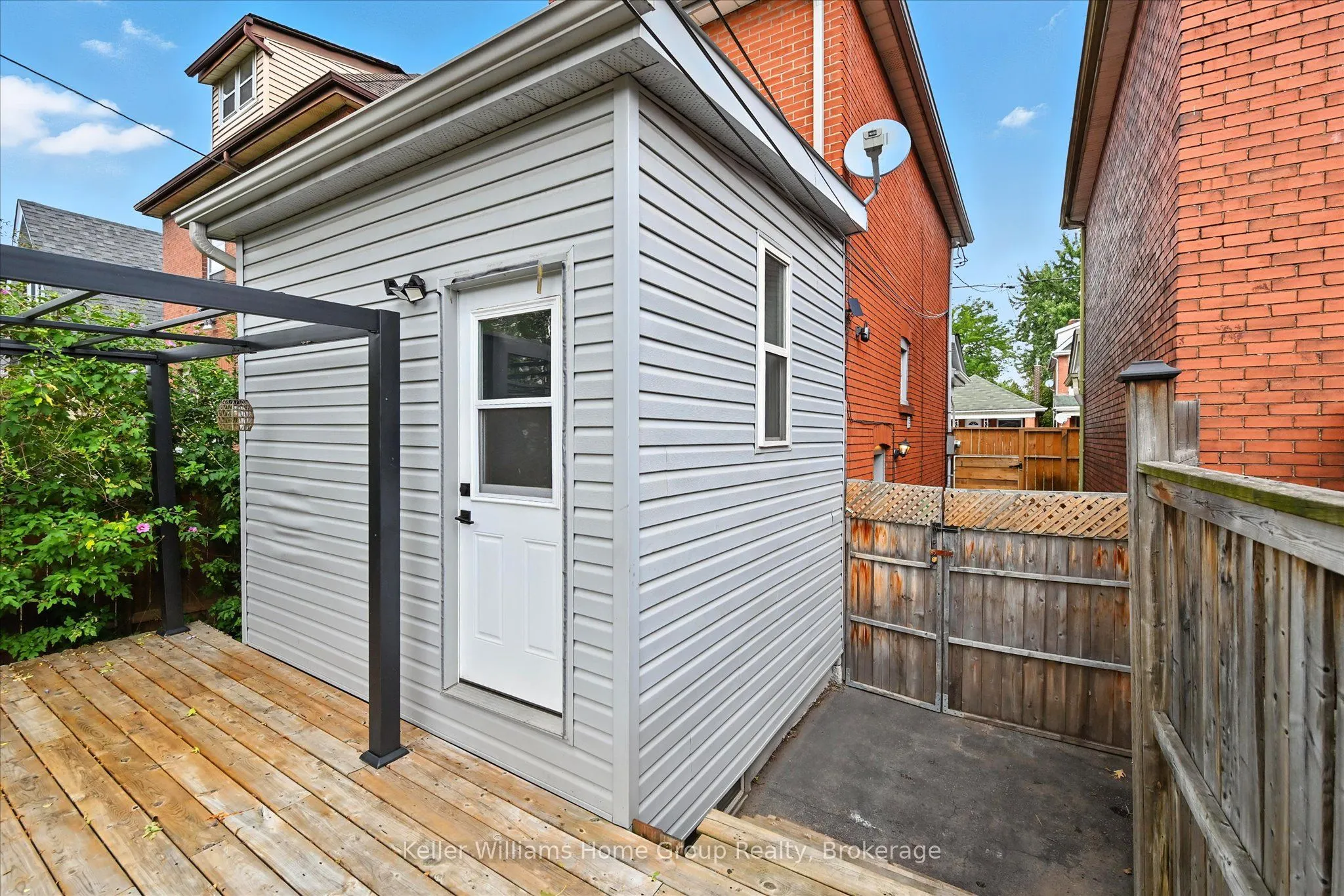 82 Rosemont Avenue