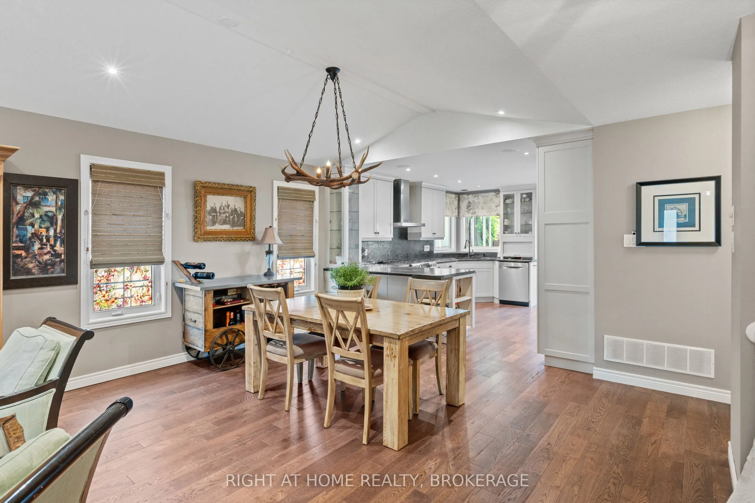 3981 Honeysuckle Crescent