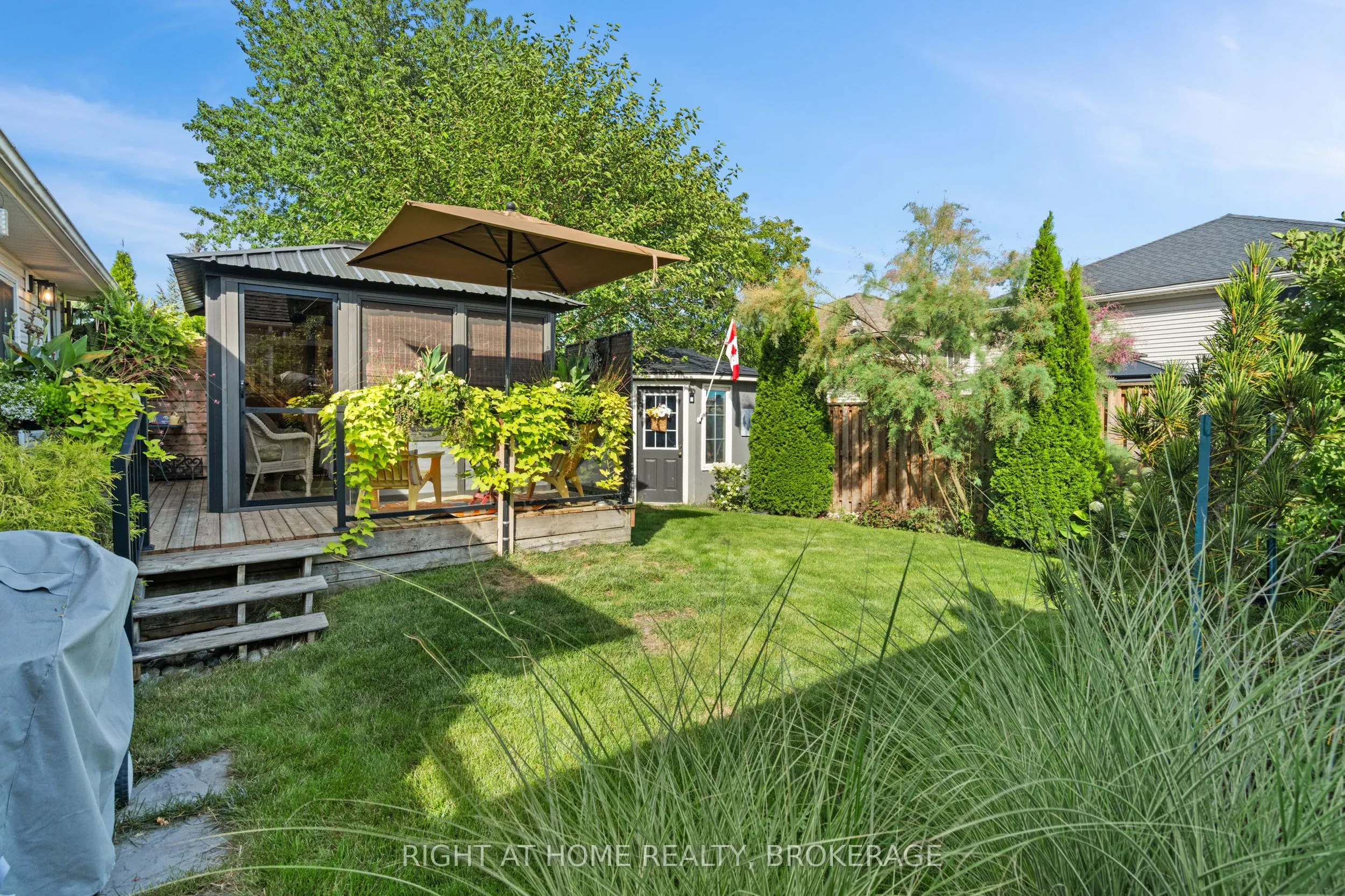 3981 Honeysuckle Crescent