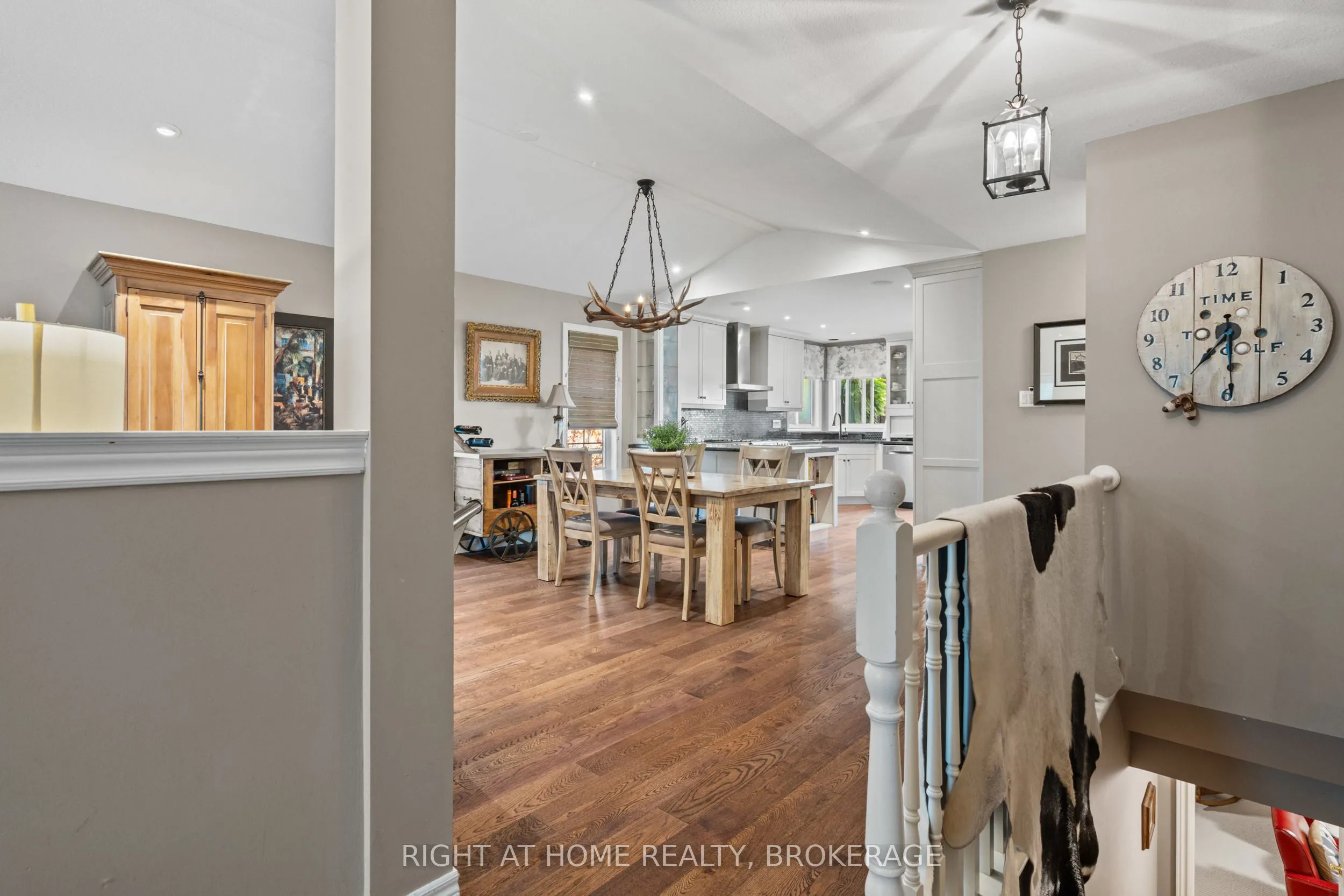 3981 Honeysuckle Crescent