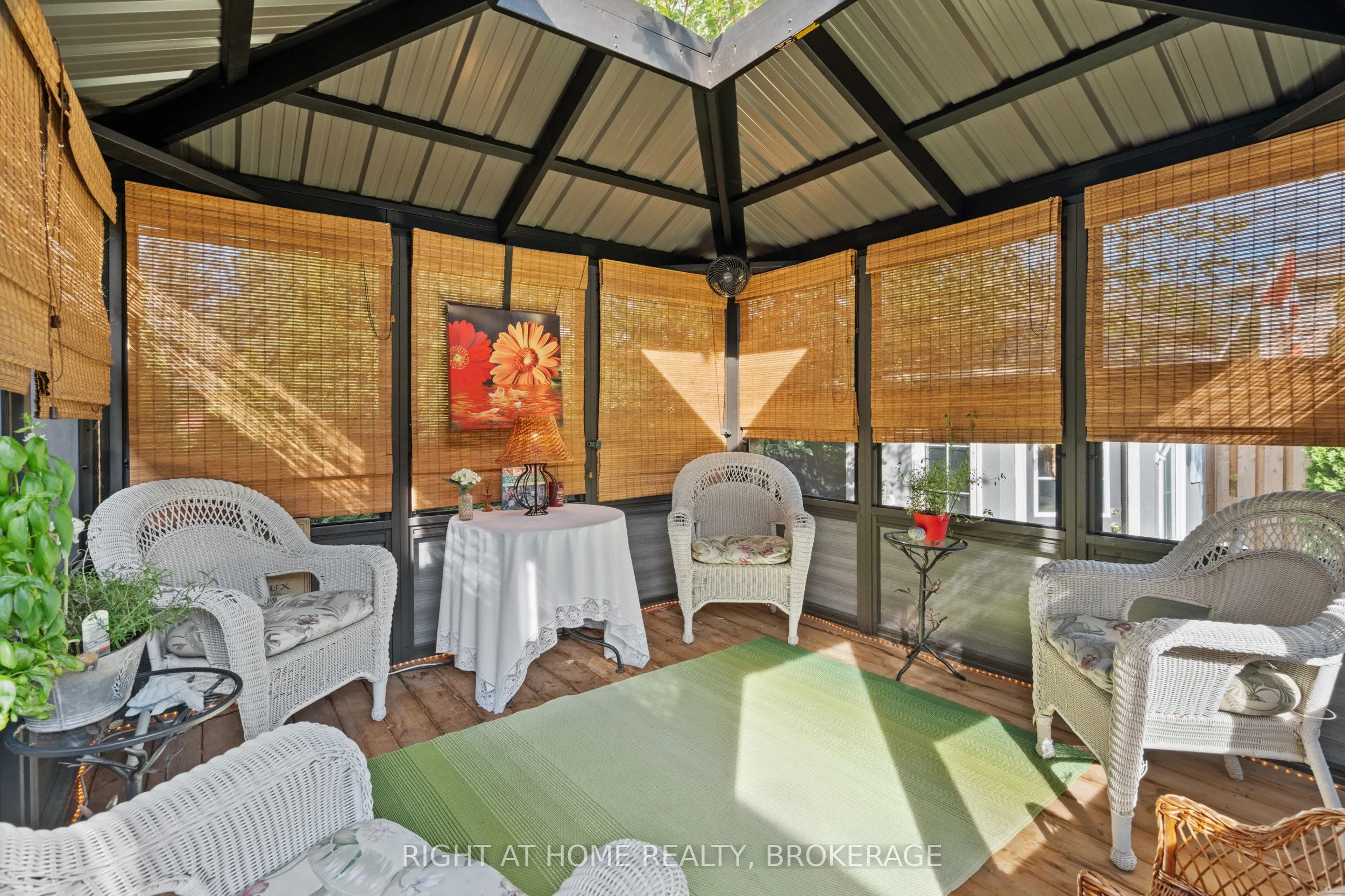 3981 Honeysuckle Crescent