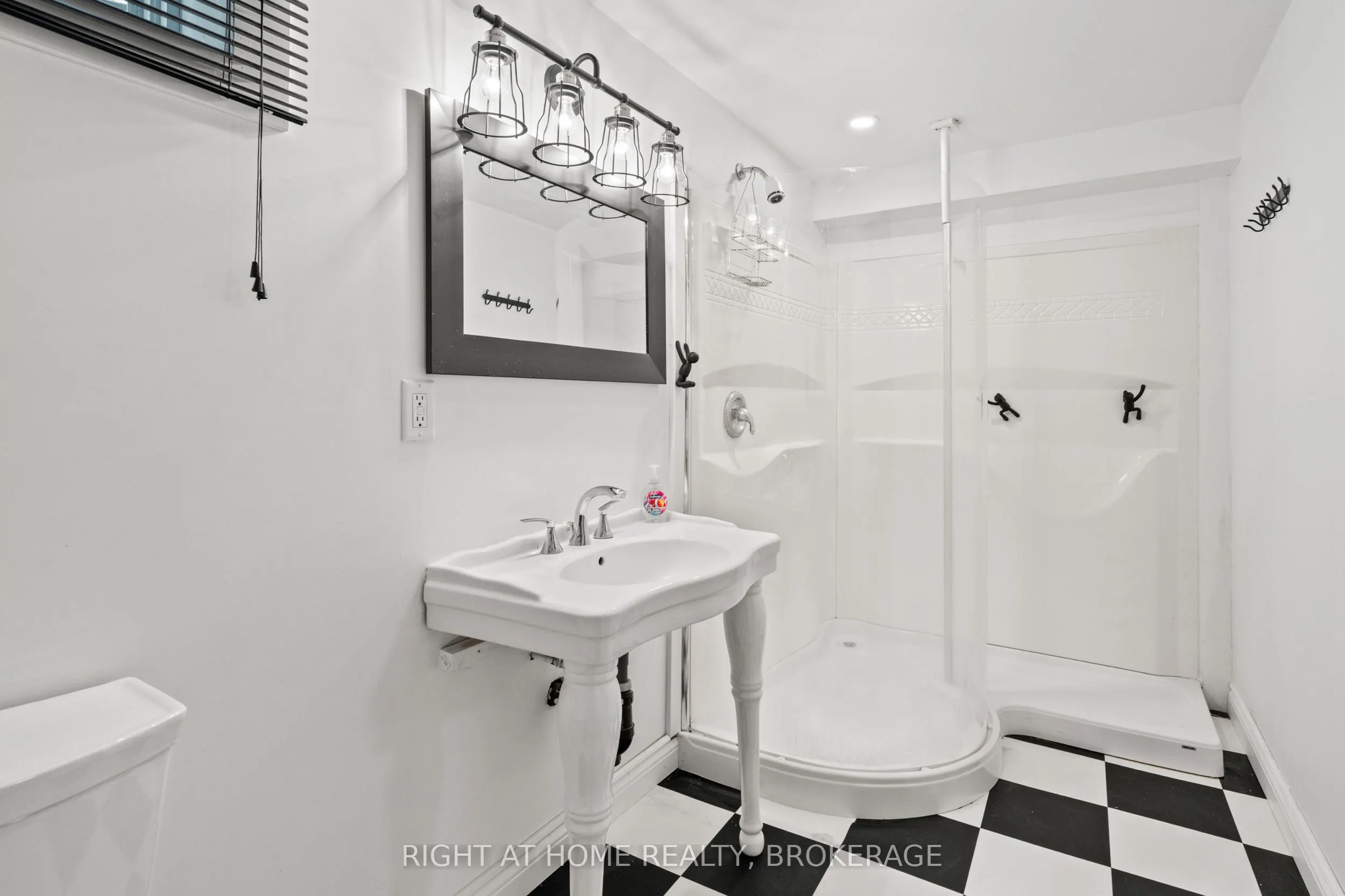 3981 Honeysuckle Crescent