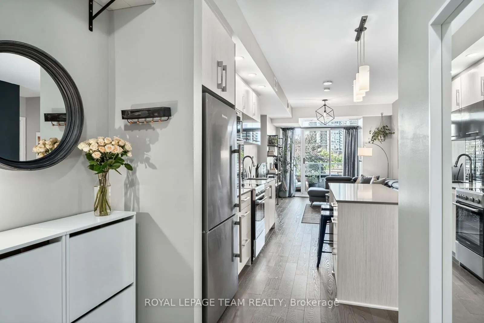 255 Bay Street, #416