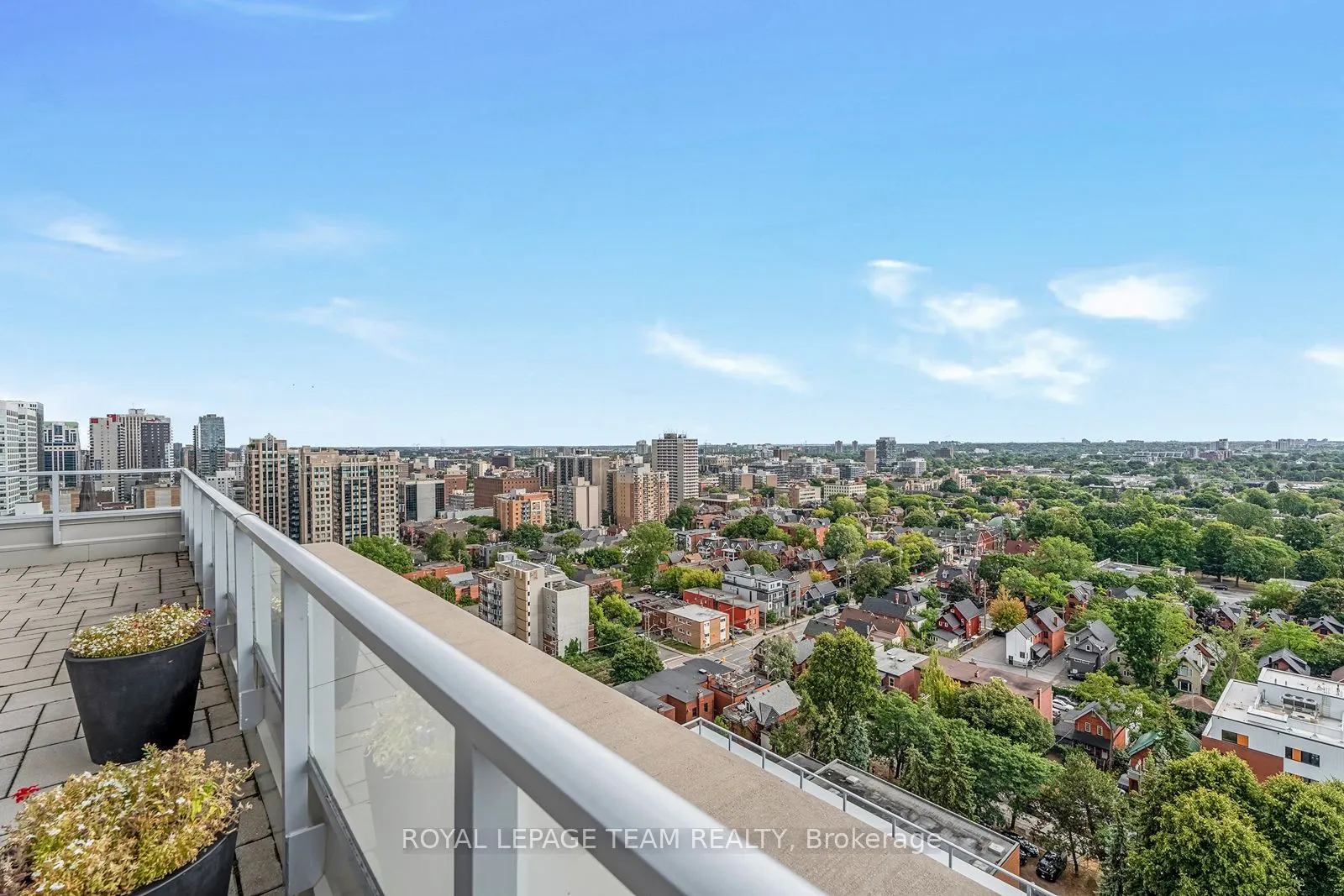 255 Bay Street, #416