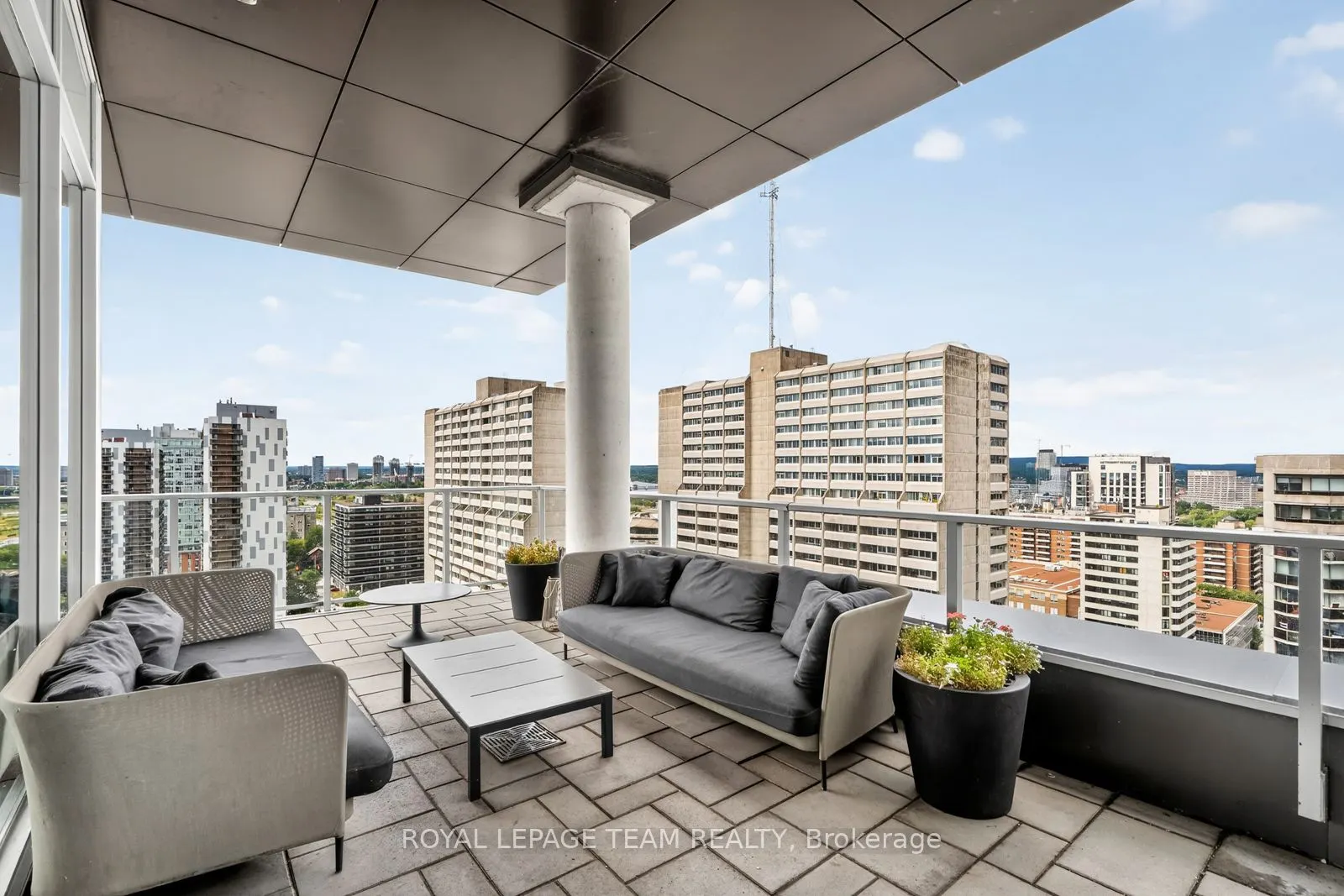 255 Bay Street, #416