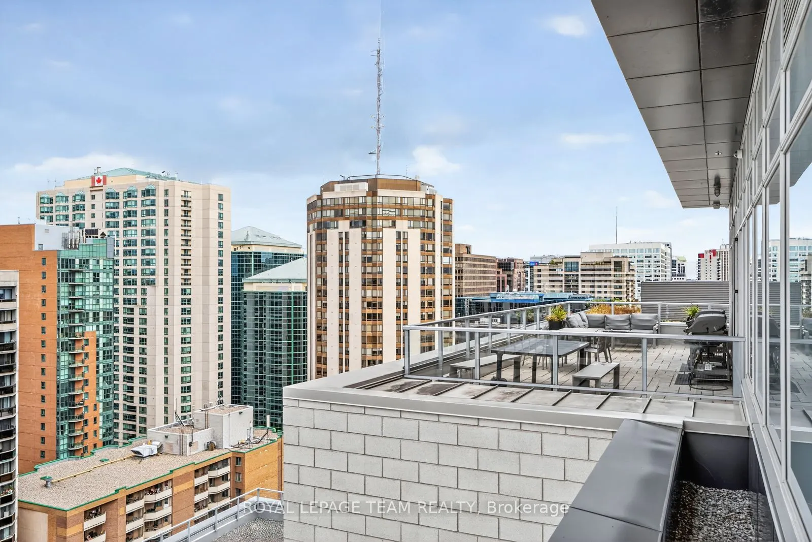 255 Bay Street, #416