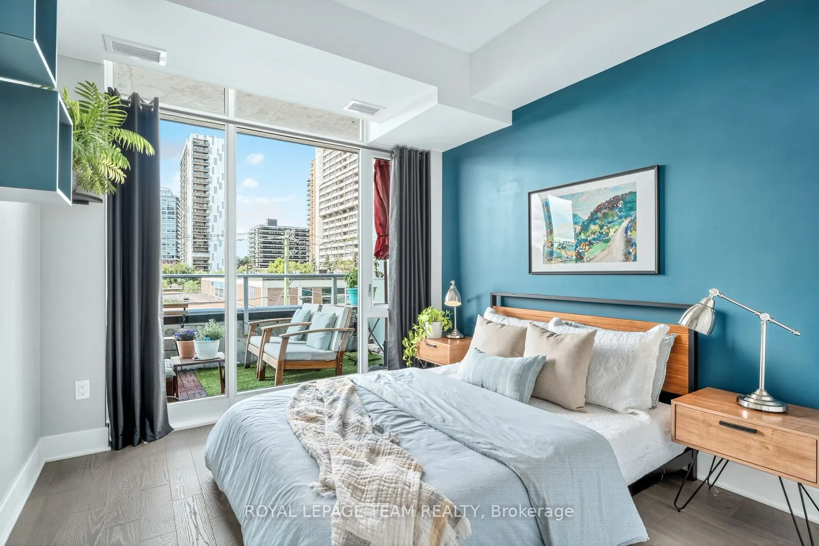 255 Bay Street, #416