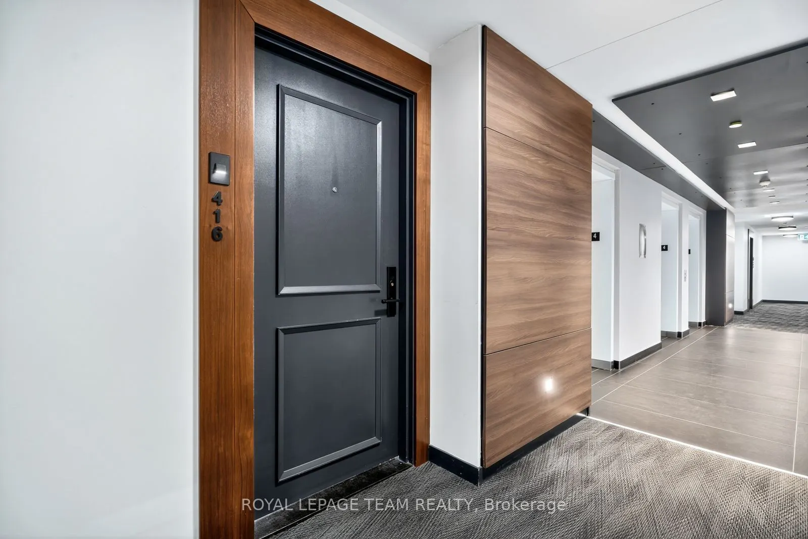 255 Bay Street, #416