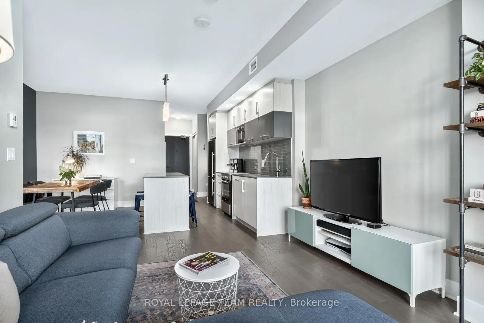 255 Bay Street, #416