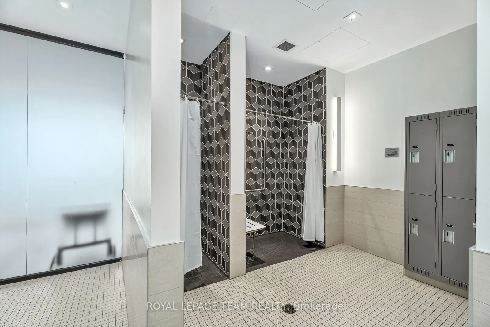 255 Bay Street, #416