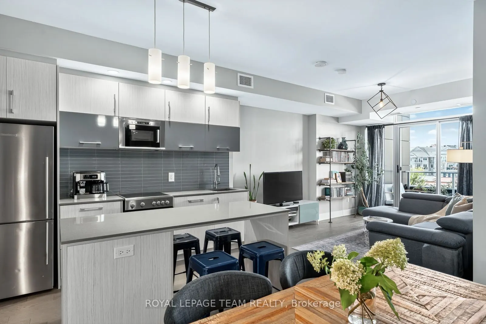 255 Bay Street, #416