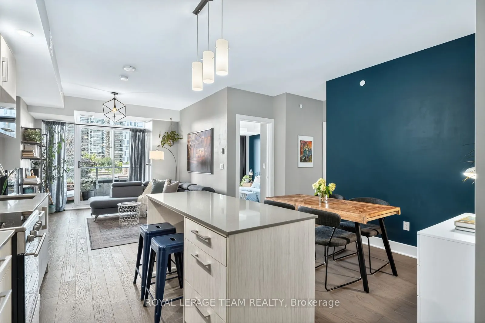 255 Bay Street, #416