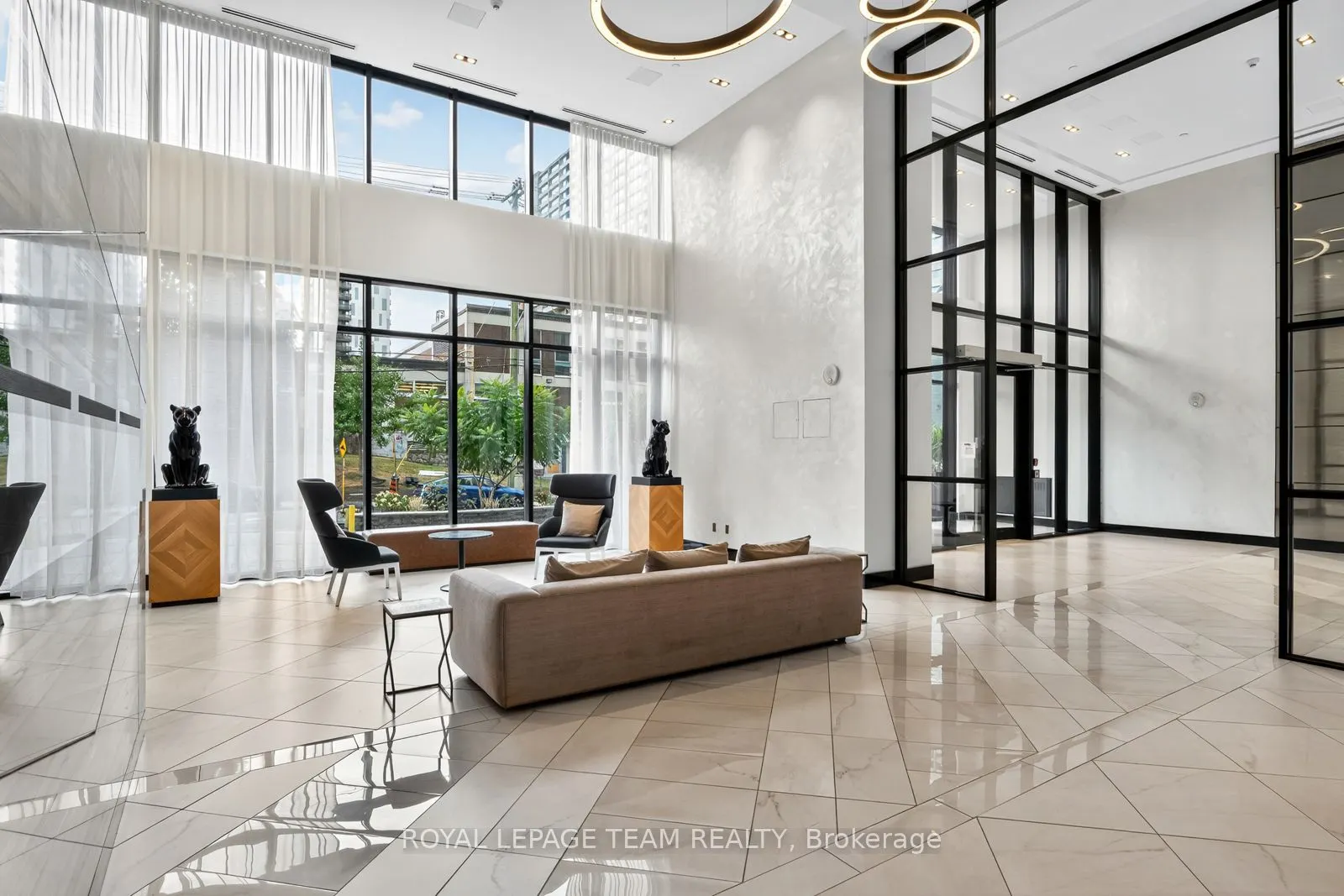 255 Bay Street, #416