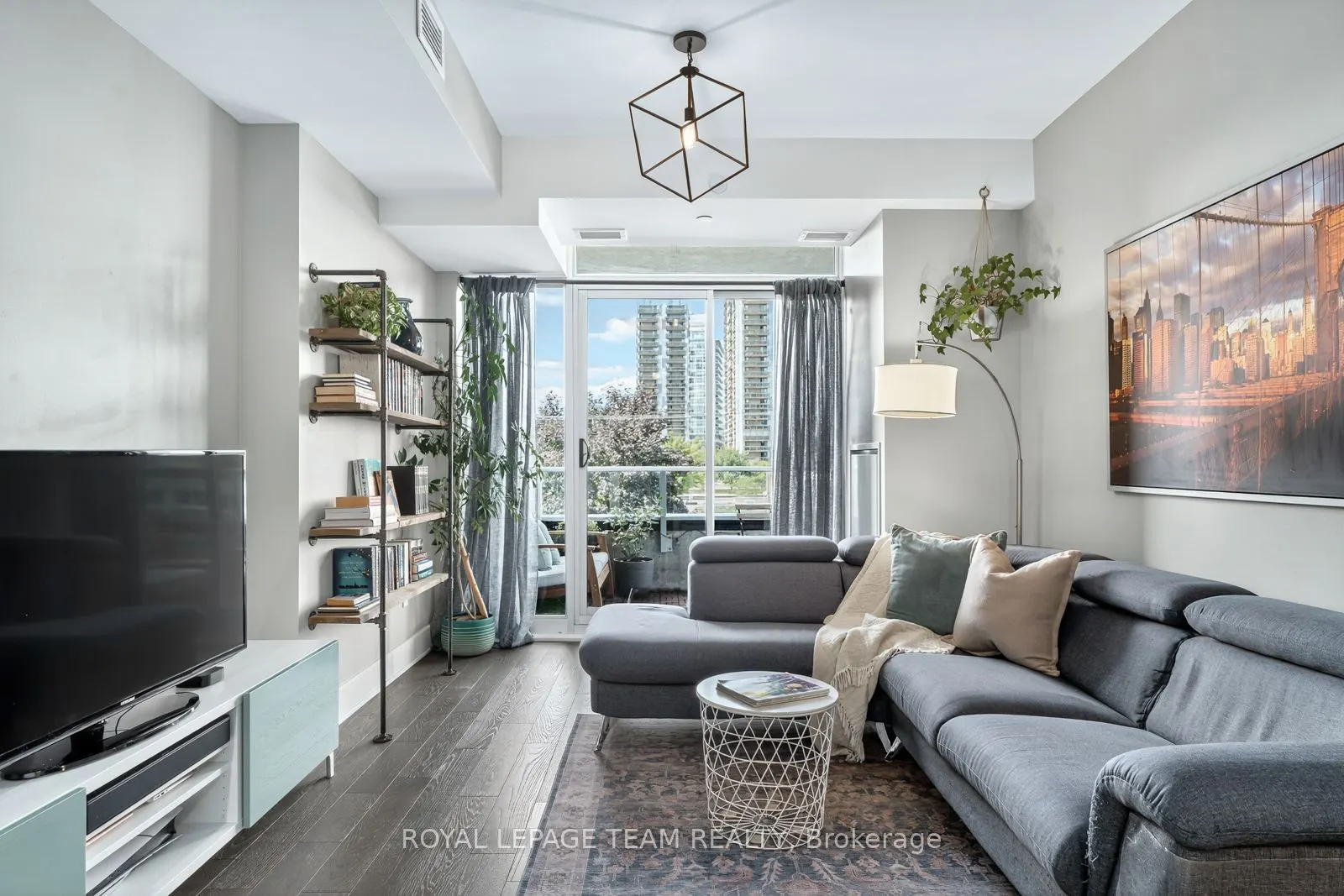 255 Bay Street, #416