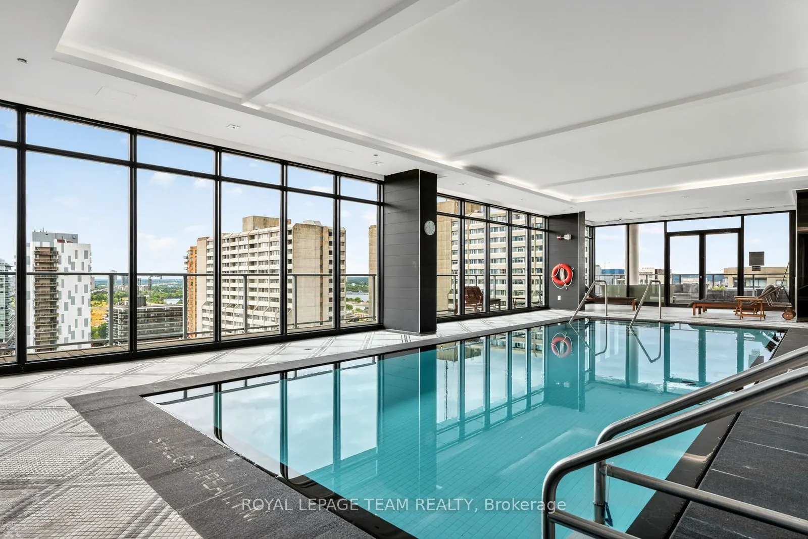 255 Bay Street, #416
