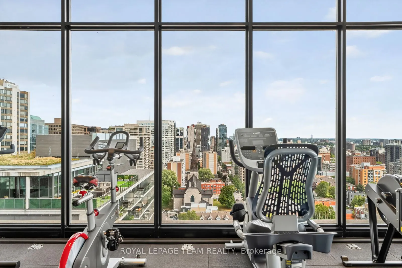 255 Bay Street, #416