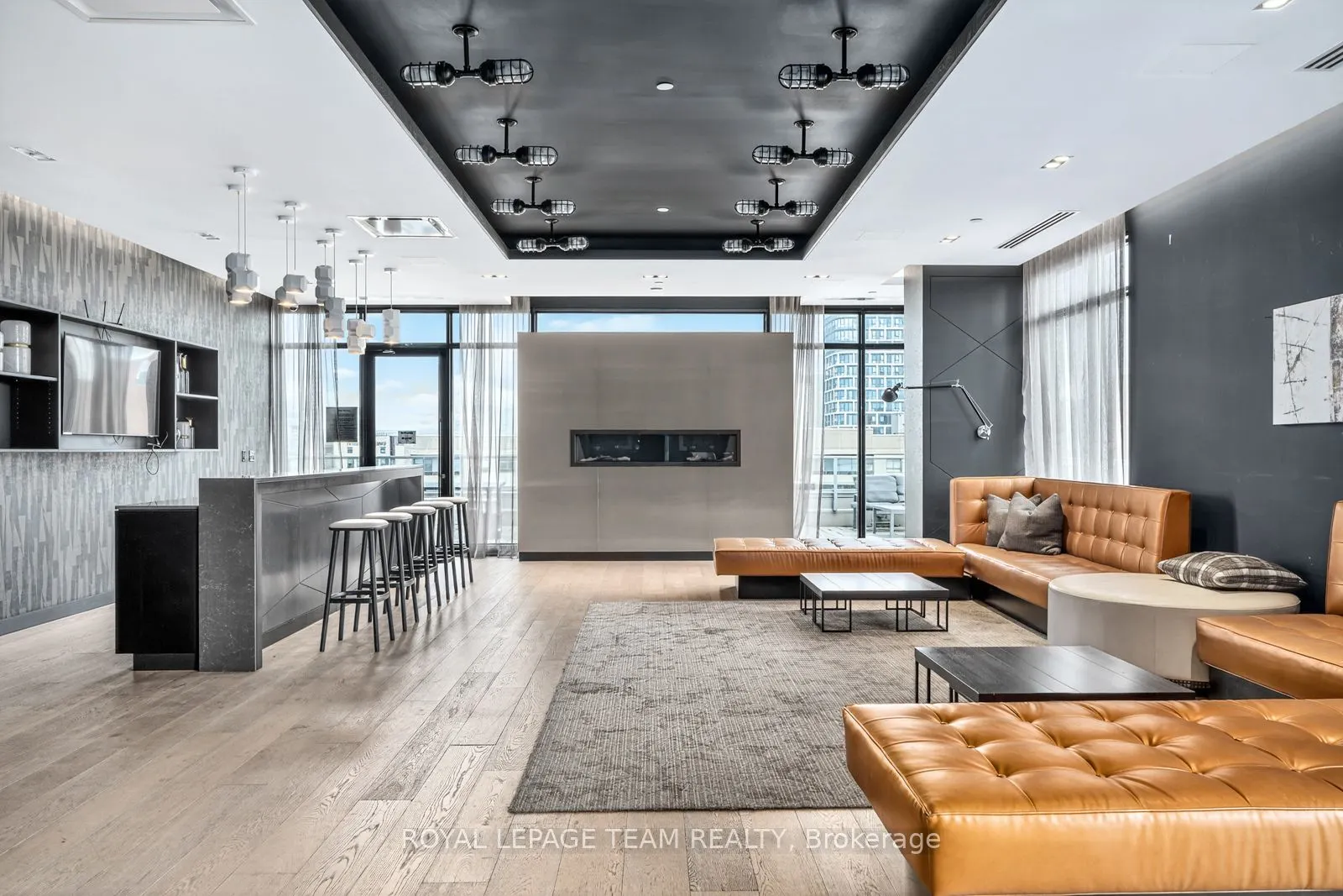 255 Bay Street, #416