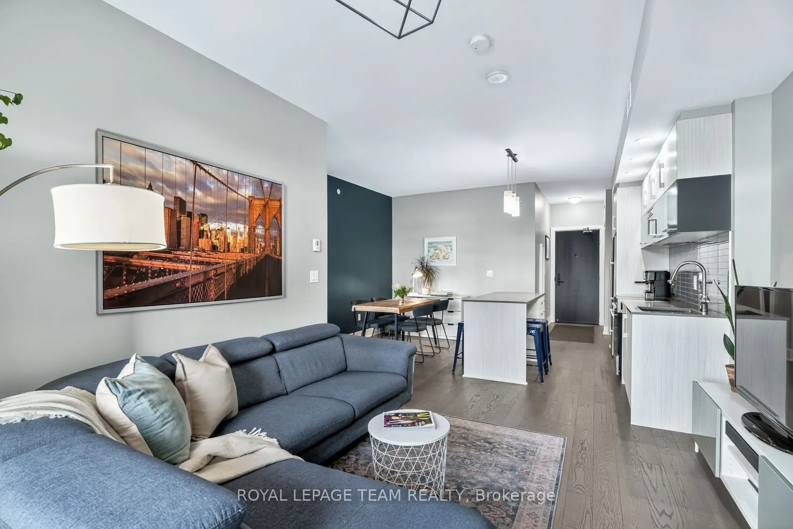 255 Bay Street, #416
