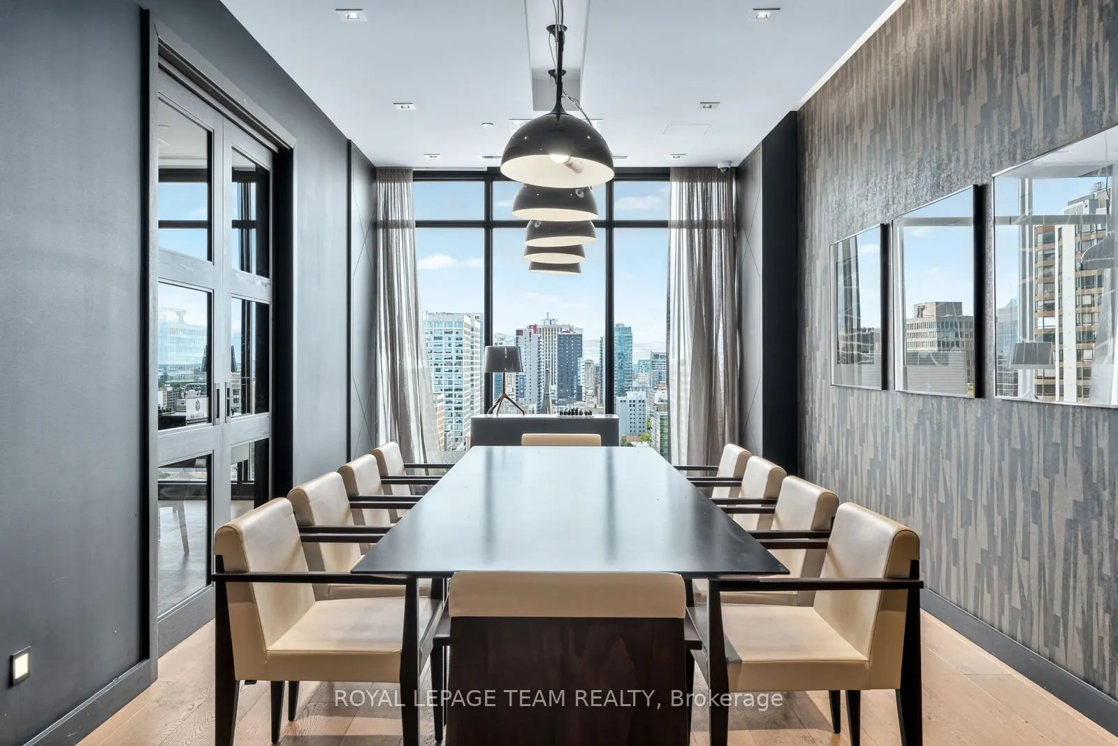 255 Bay Street, #416