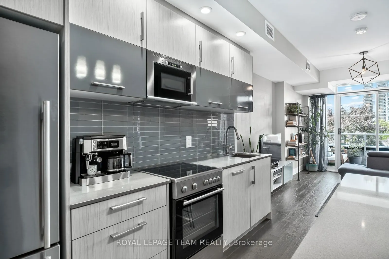 255 Bay Street, #416