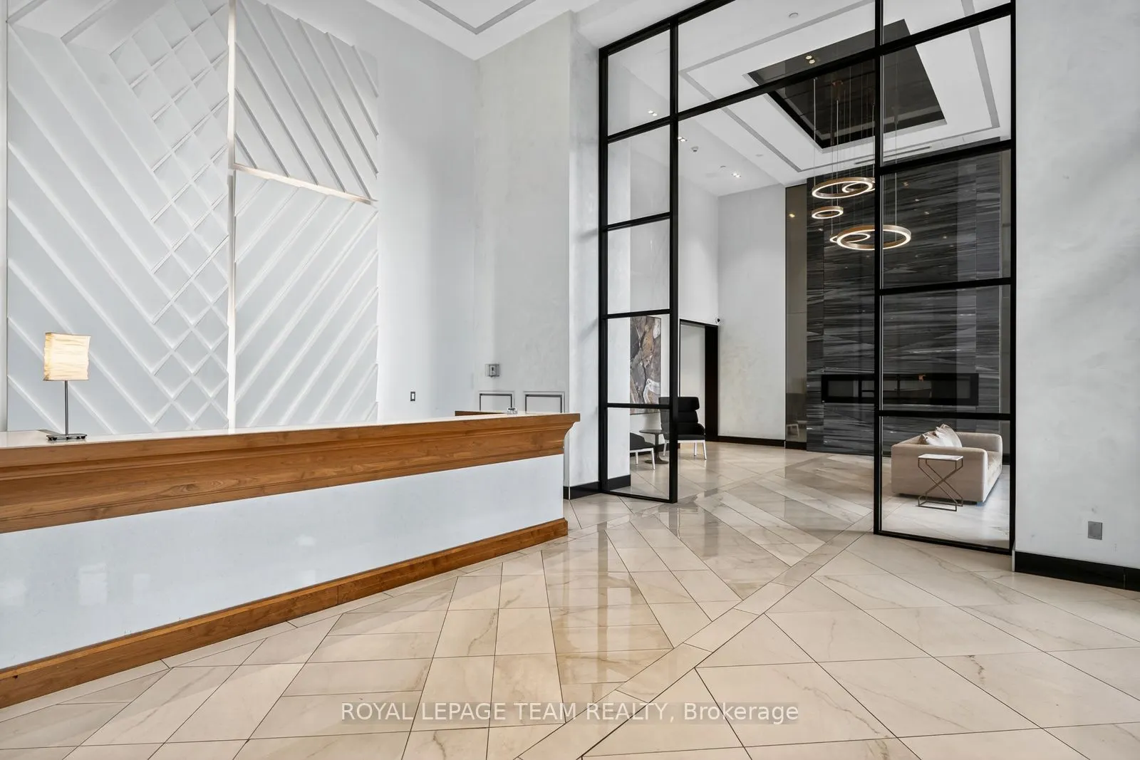 255 Bay Street, #416