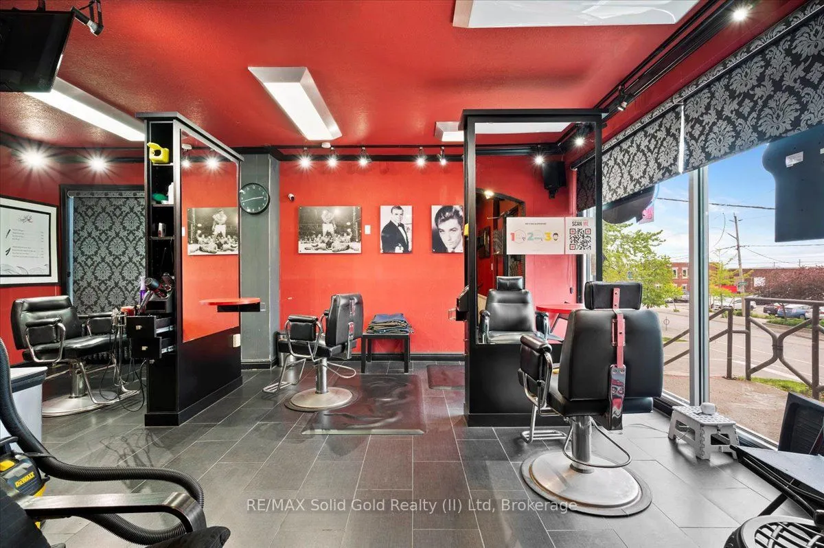 686 King Street E