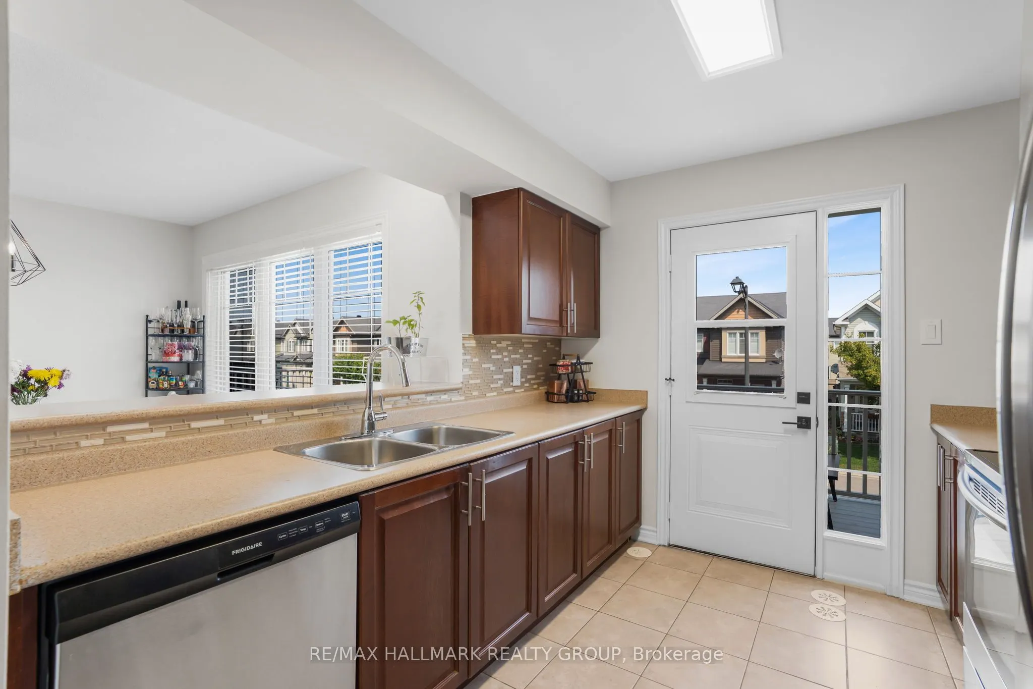 110 SUNSHINE Crescent