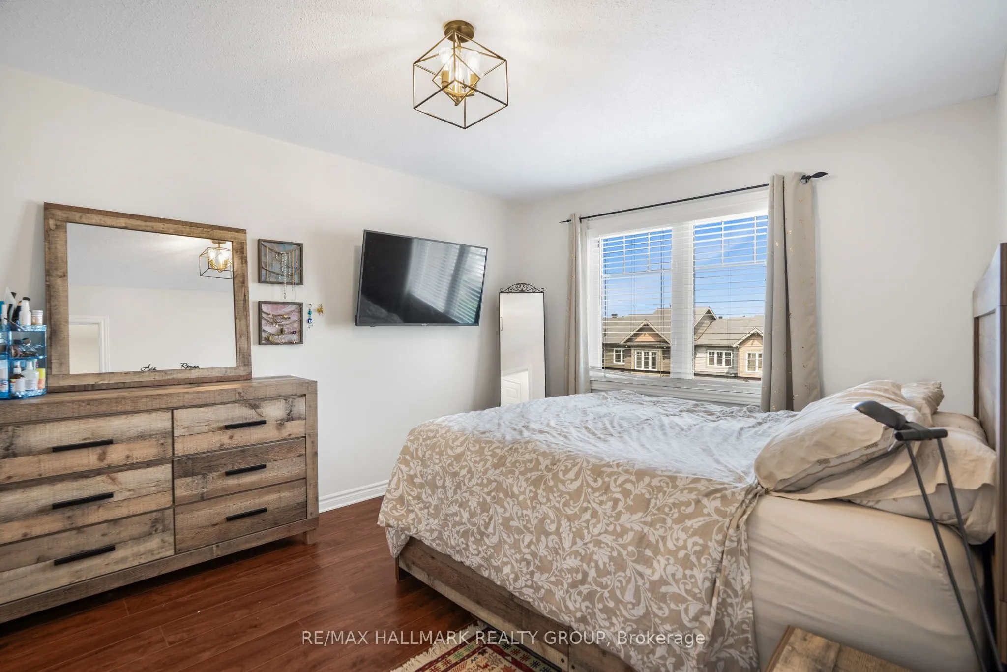 110 SUNSHINE Crescent