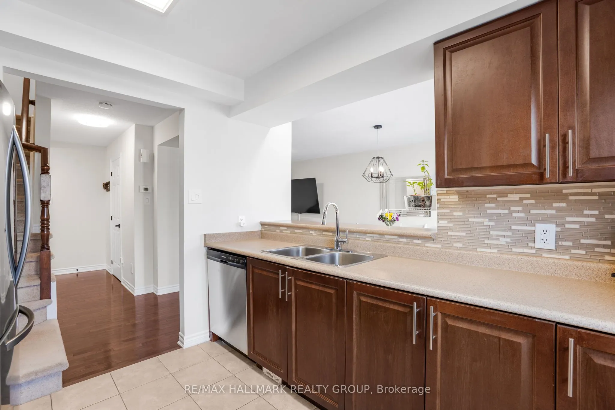 110 SUNSHINE Crescent