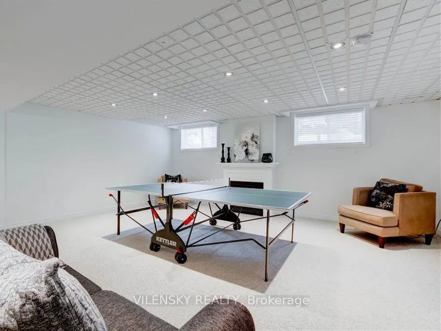 572 Thistlewood Drive, #7