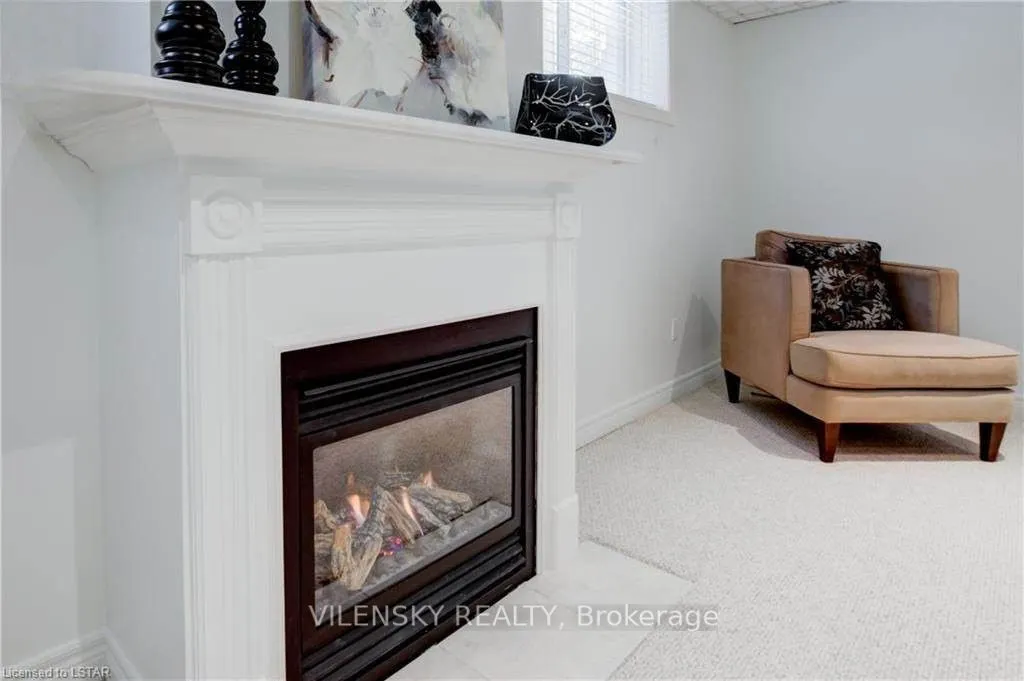 572 Thistlewood Drive, #7