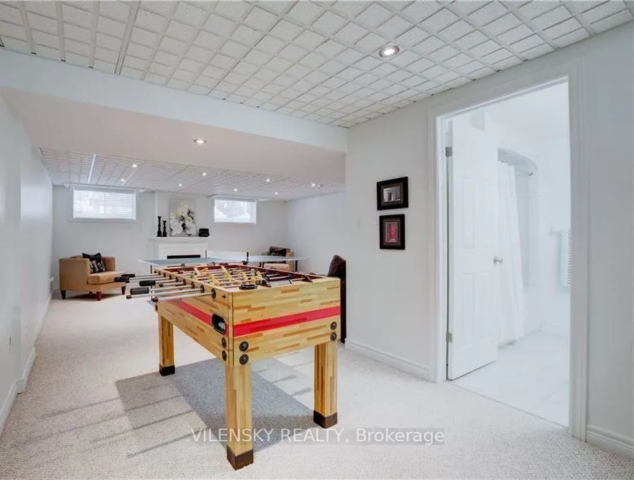 572 Thistlewood Drive, #7