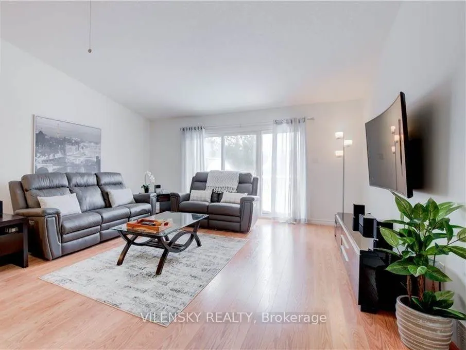 572 Thistlewood Drive, #7