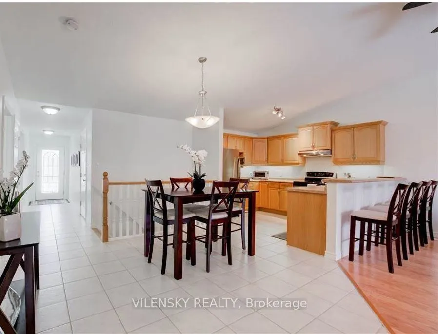 572 Thistlewood Drive, #7