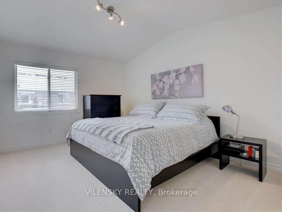 572 Thistlewood Drive, #7