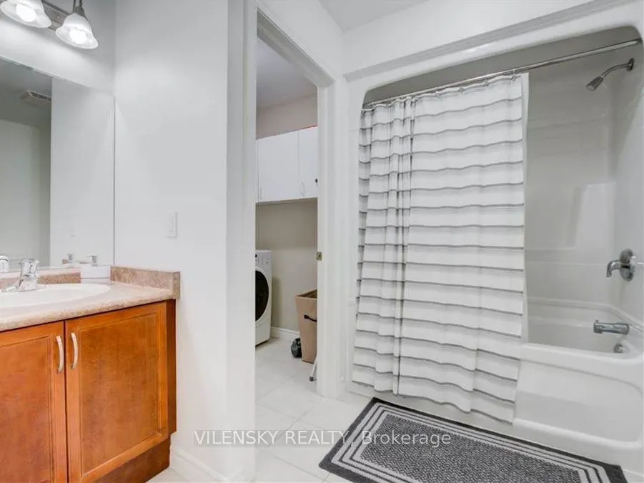 572 Thistlewood Drive, #7