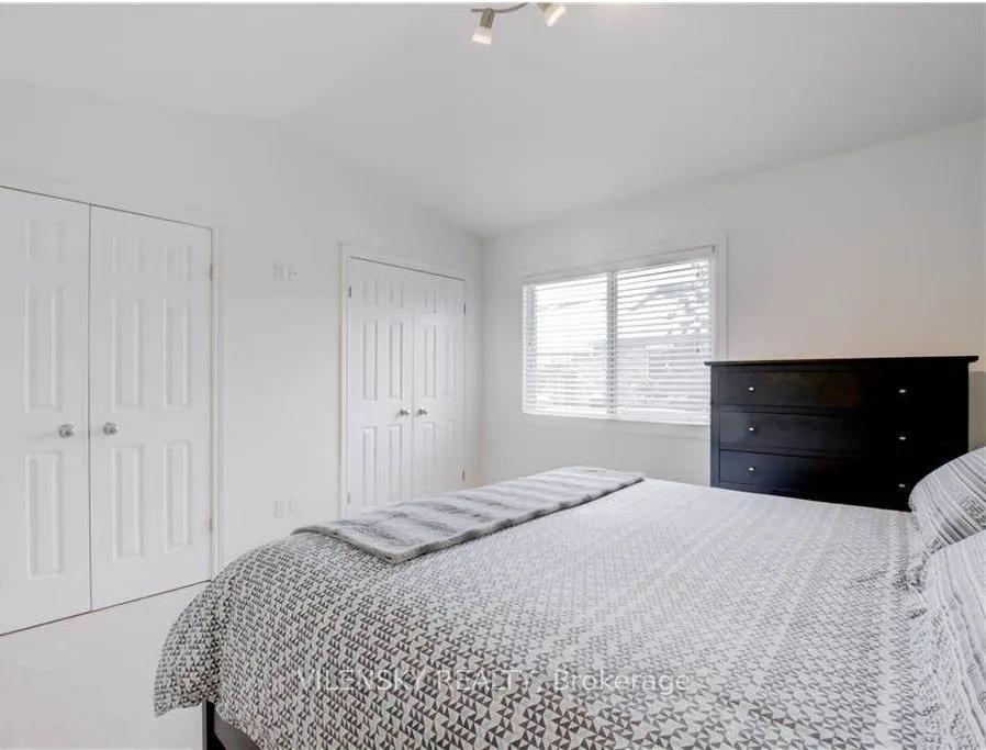 572 Thistlewood Drive, #7