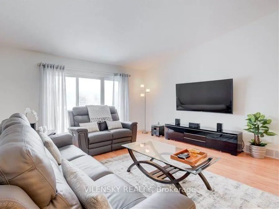 572 Thistlewood Drive, #7