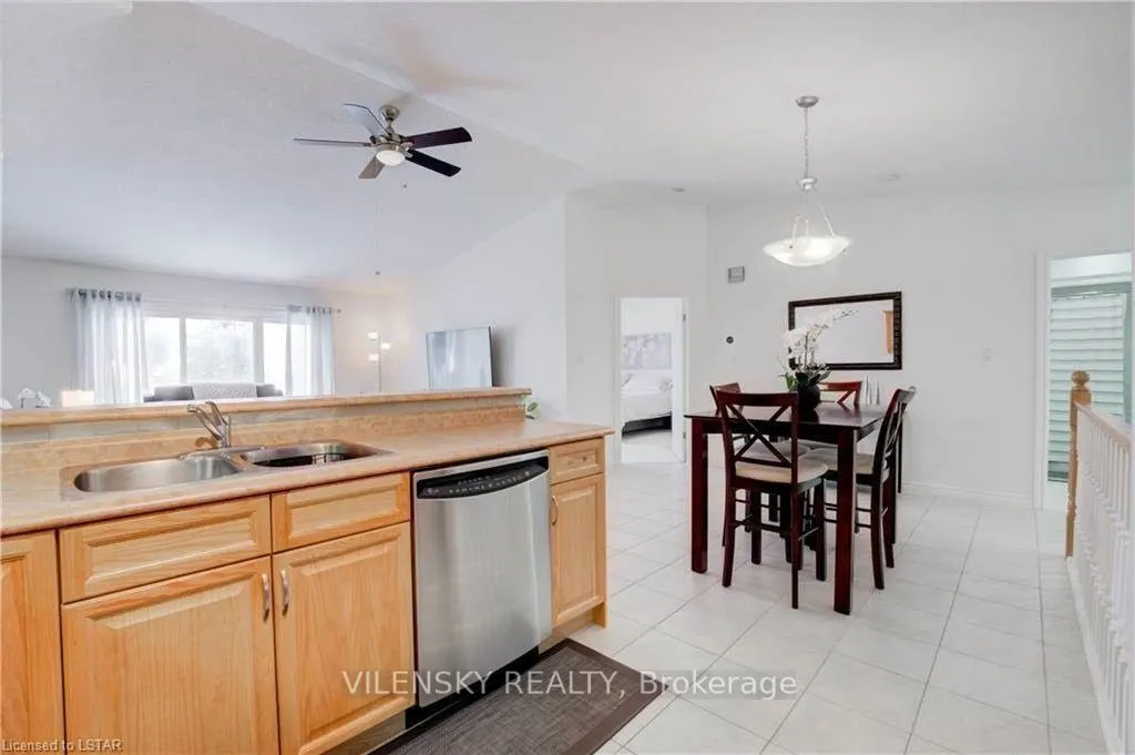 572 Thistlewood Drive, #7