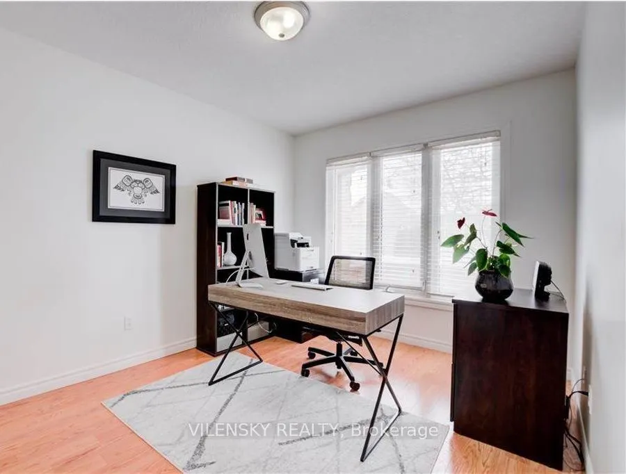 572 Thistlewood Drive, #7