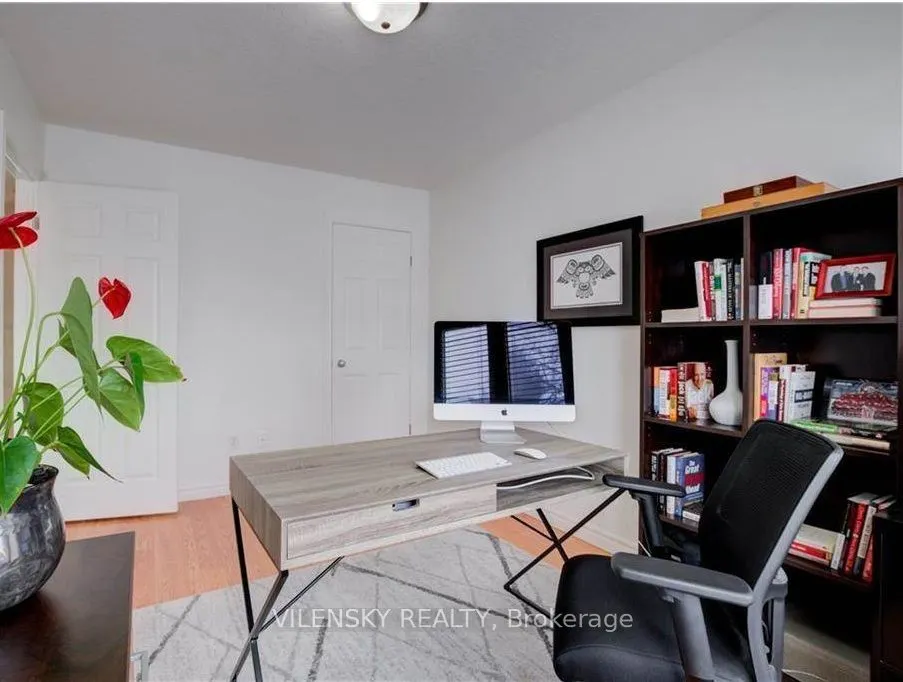 572 Thistlewood Drive, #7
