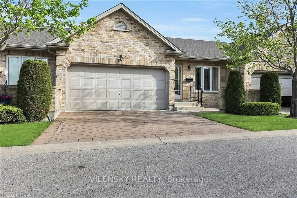 572 Thistlewood Drive, #7