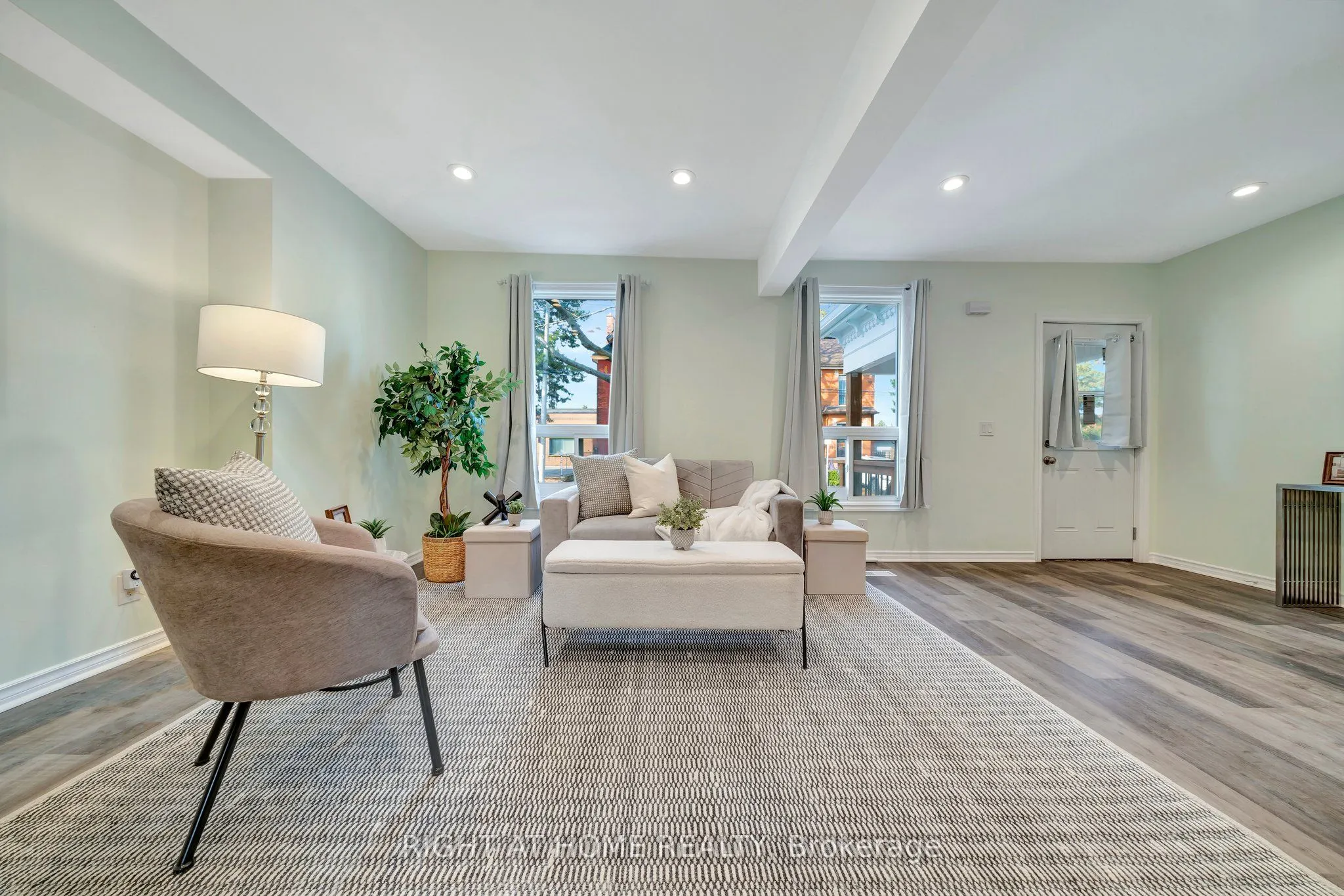 228 Mary Street, #Main