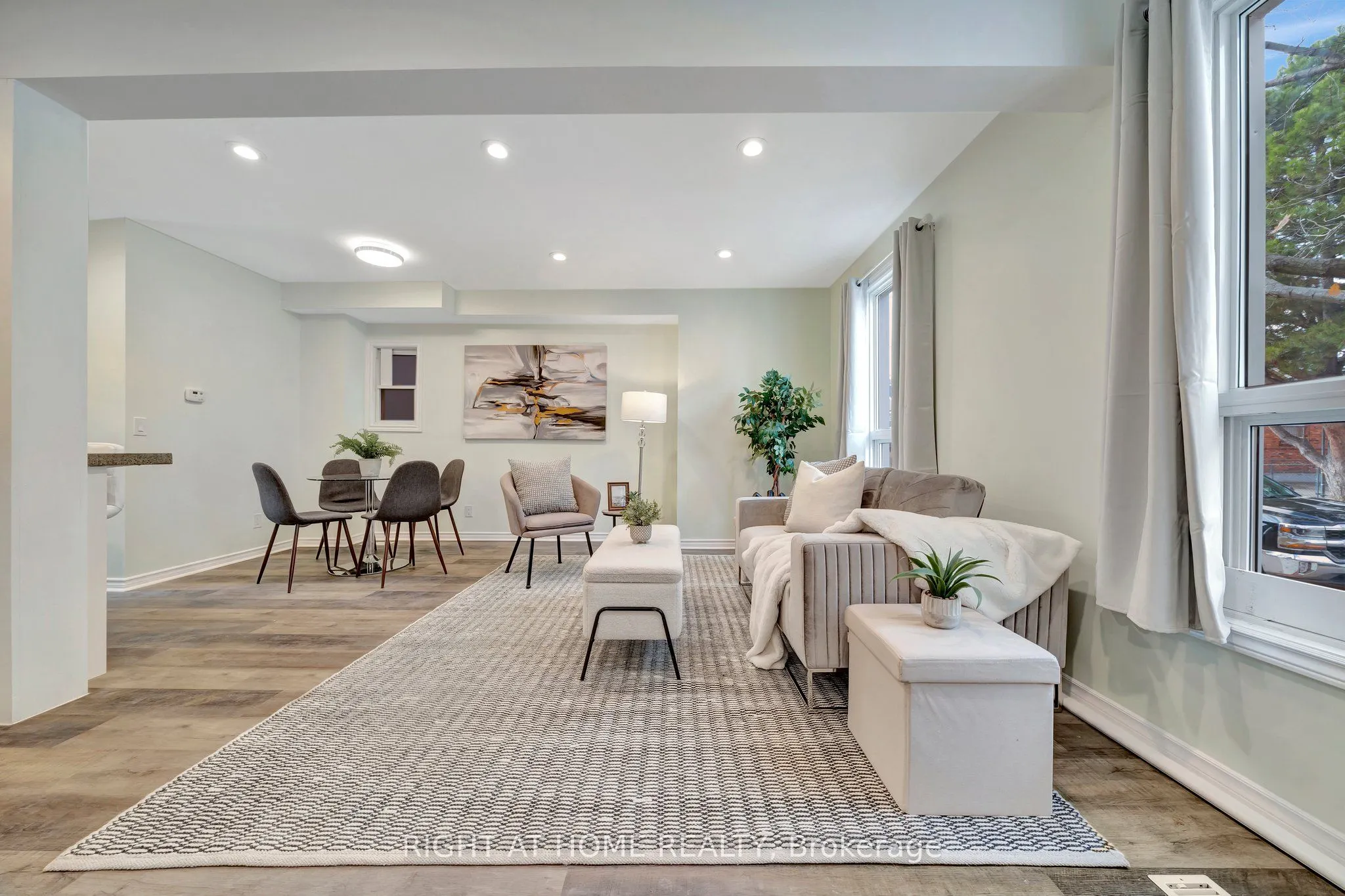 228 Mary Street, #Main