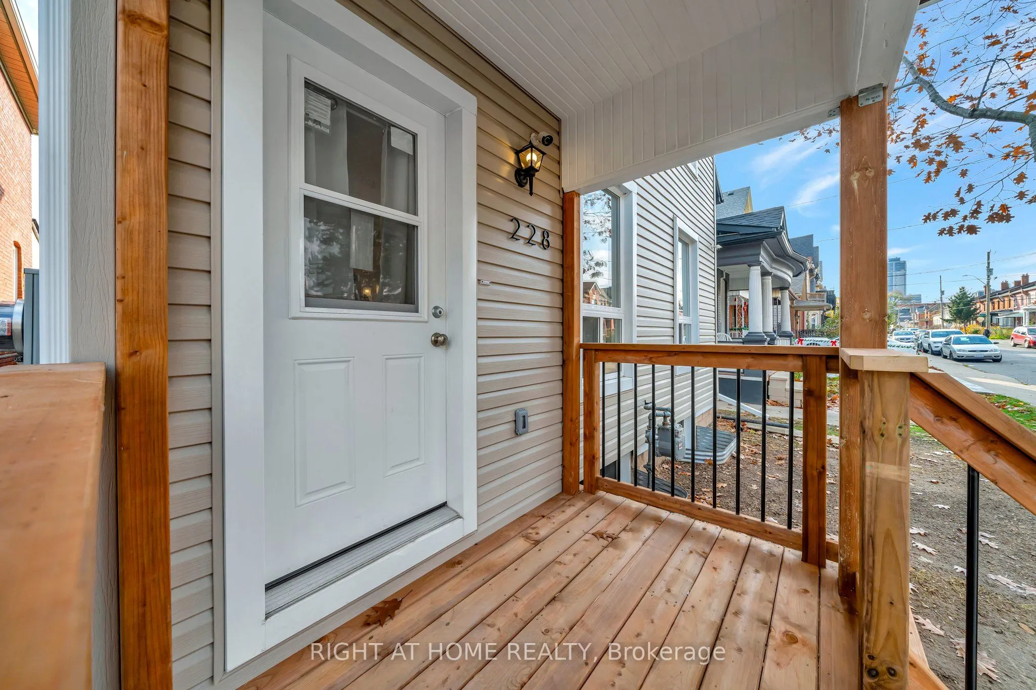 228 Mary Street, #Main