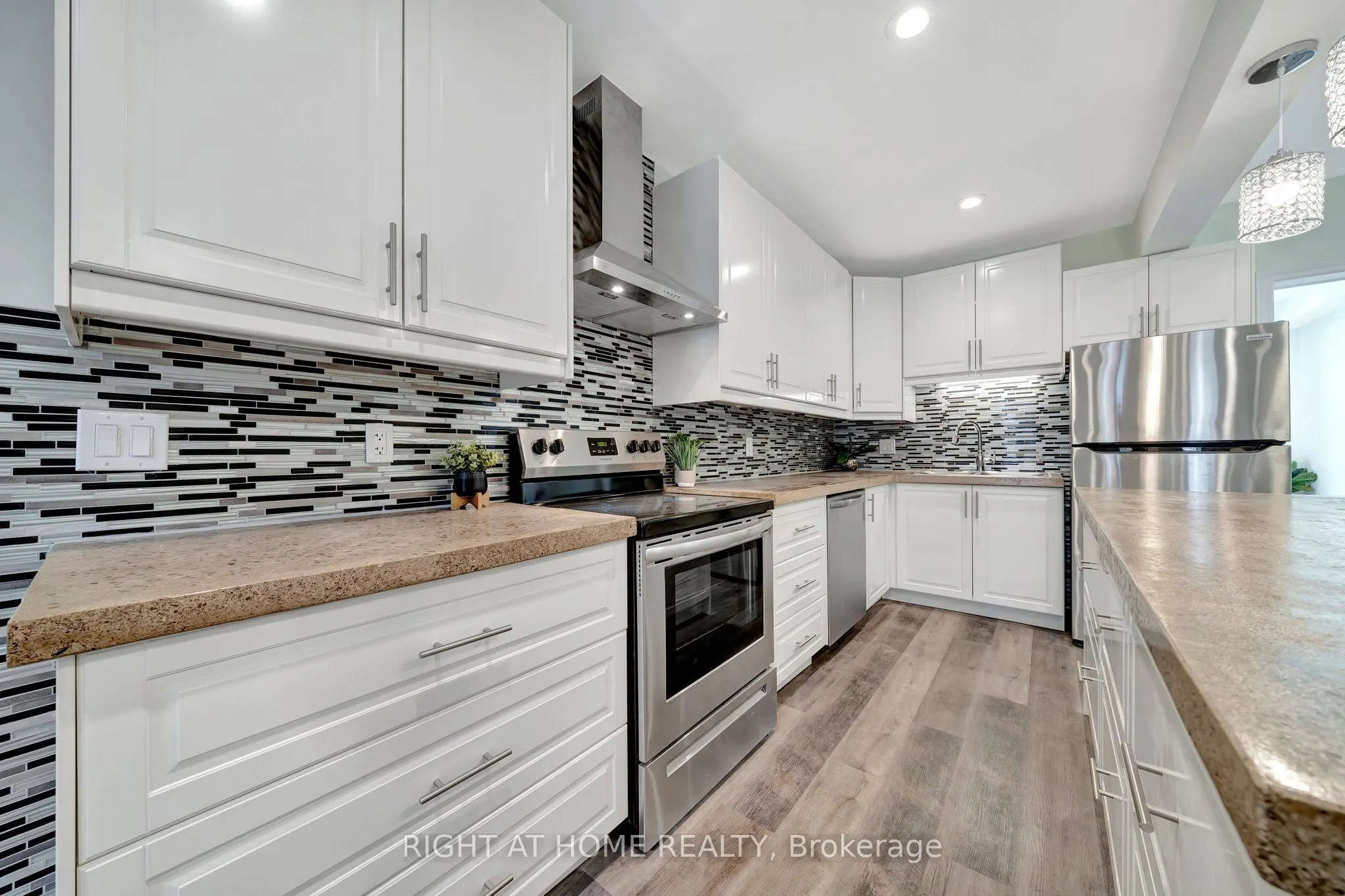 228 Mary Street, #Main